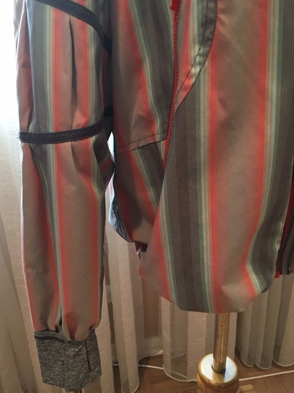 lululemon athletica Striped Hooded Bomber Jacket - Pink & Gray, size M - Picture 10 of 12